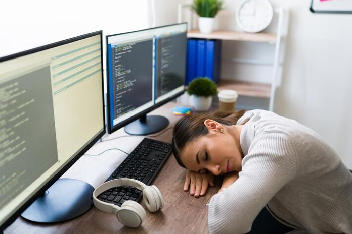 استراحت‌های منظم و خواب کافی برای بهبود سبک زندگی برنامه نویس ها