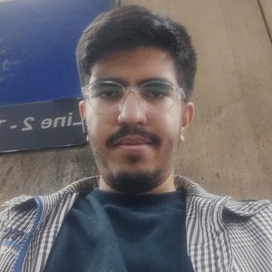 پروفایل امیرحسین صادقی