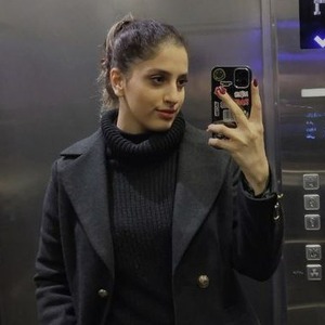 پروفایل لعیا اکبری