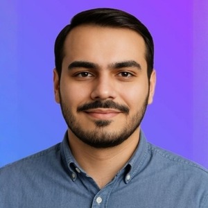 پروفایل پوریا آزاد