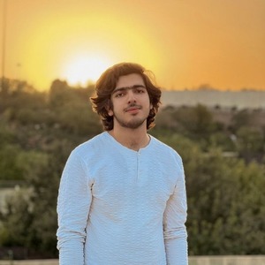 پروفایل علی صادقی