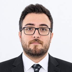 پروفایل کامیار صادقی