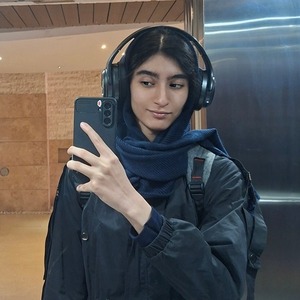 پروفایل شقایق کریملو