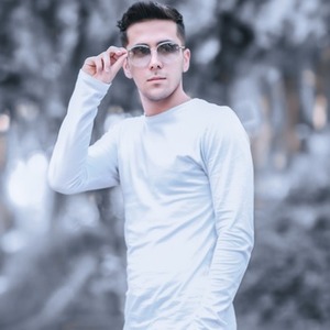پروفایل علیرضا مومنی