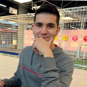 پروفایل امیرحسین کاکاوند